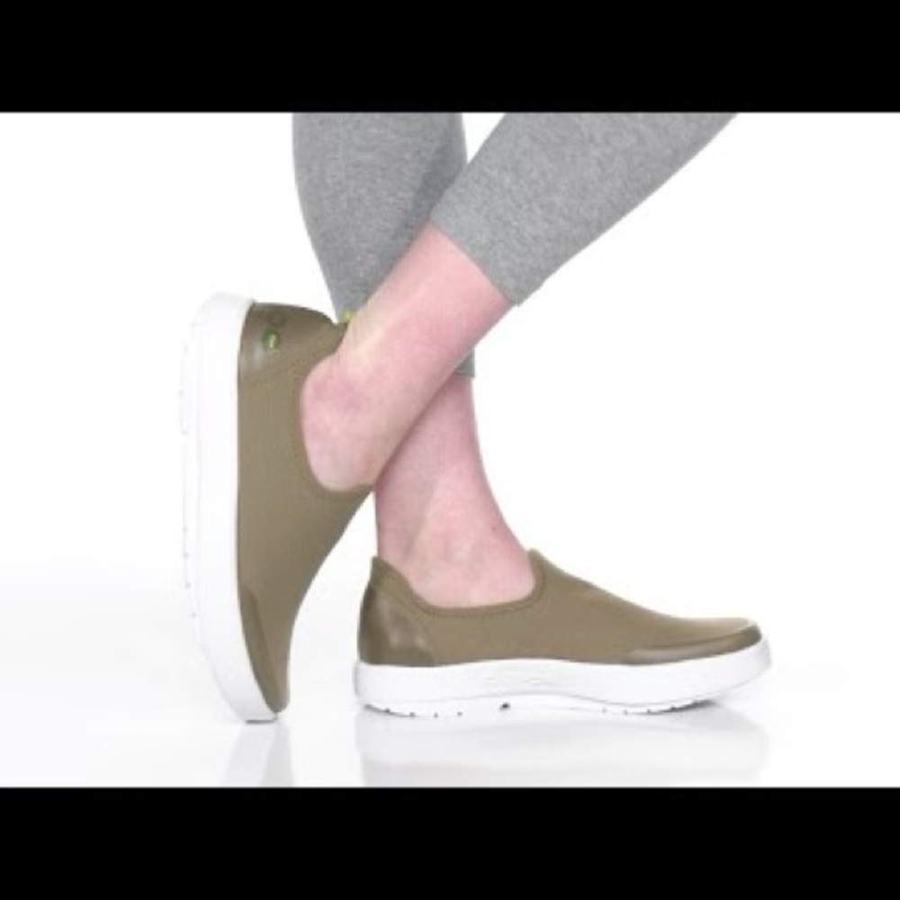 OOFOS Women's Sneakers in Brown and White